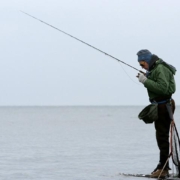 Det er størrelsen på havørreden der trækker lystfiskere til de sydsvenske kyster i de tidlige vintermåneder.