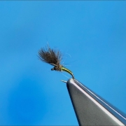 Tying-an-Olive-Shuttlecock-Size-14-and-22-with-Davie-McPhail