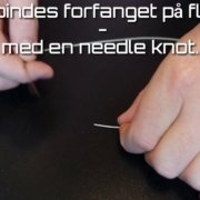 Needle-knot-saadan-bindes-forfanget-paa-fluelinen